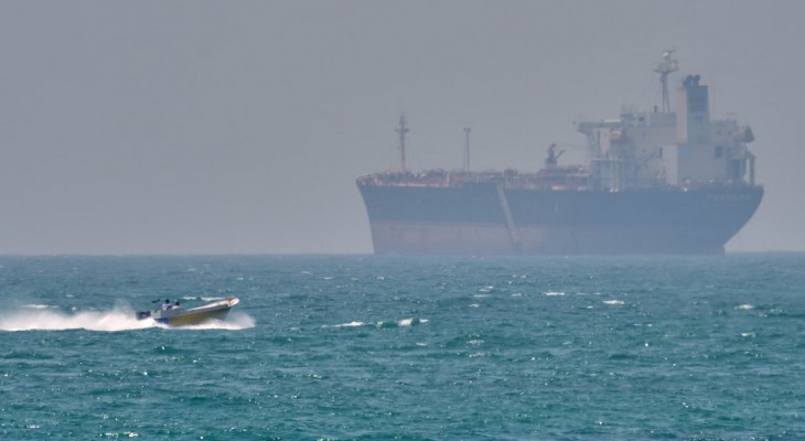 হরমুজে পণ্যবাহী দুই জাহাজে আইআরজিসি’র গুলি